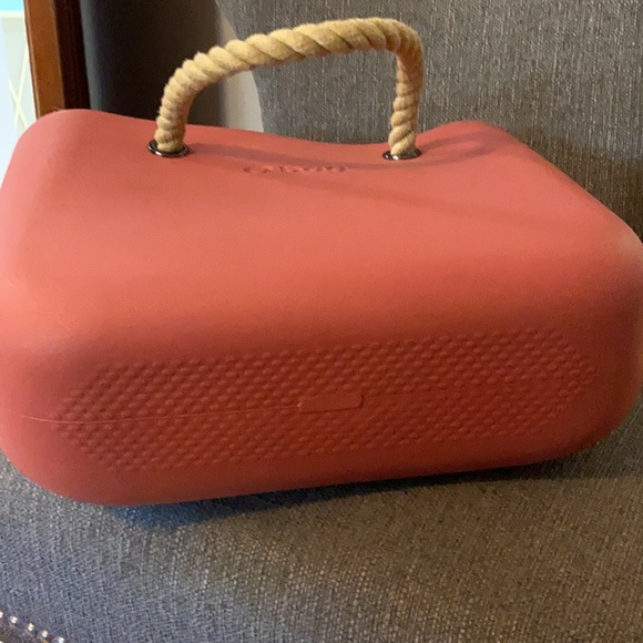 O bag ruby red XL with natural rope short handles. - Picture 6 of 6